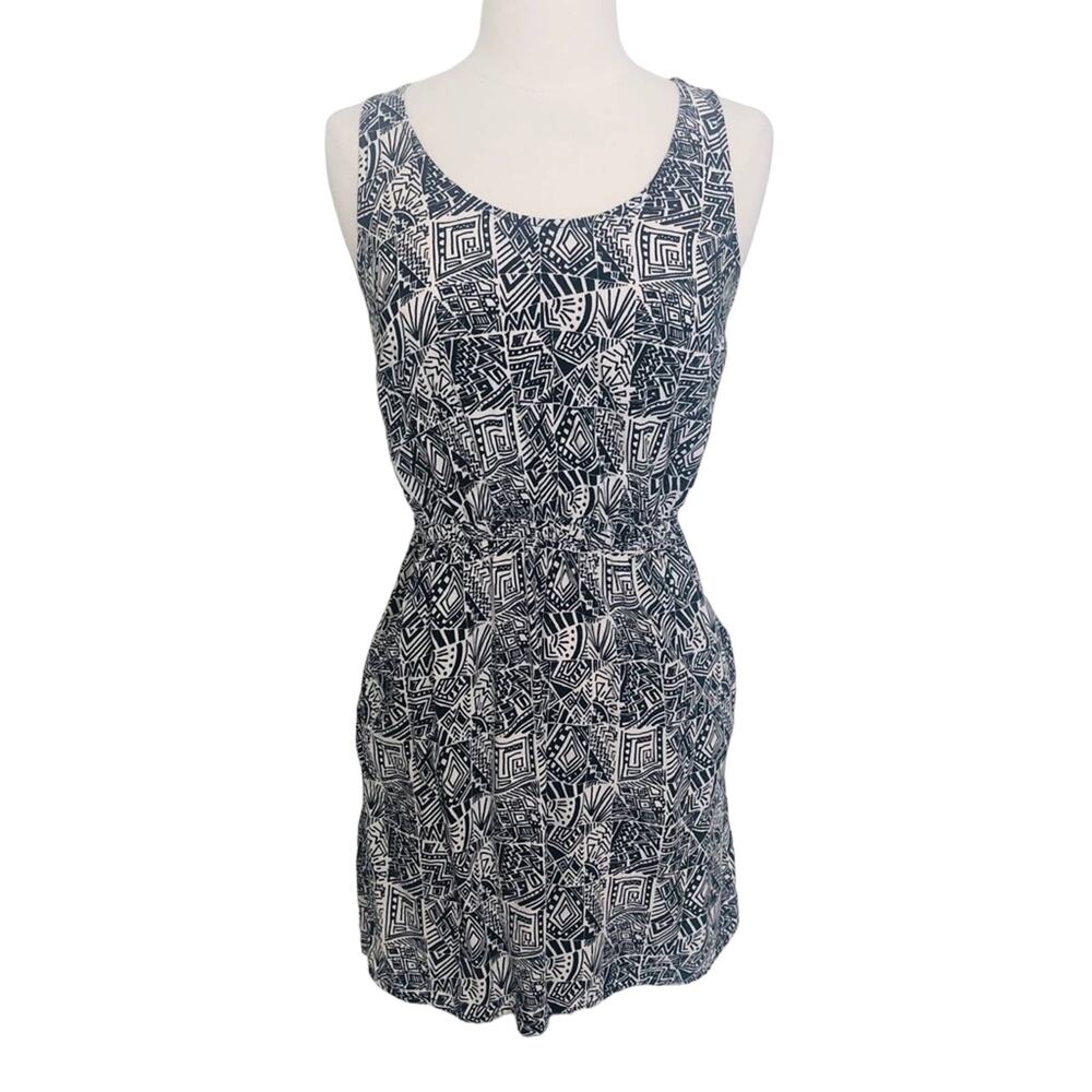 Mossimo black white geometric print tunic tank pockets keyhole